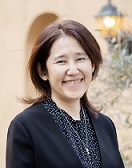 文・学部長メッセージ掲載写真(金津先生) (111191)